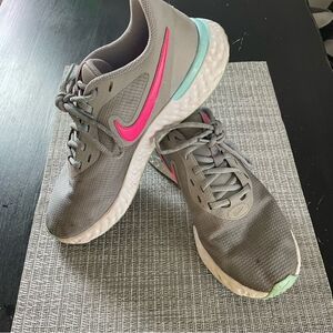 Nike Revolution 5 grey aqua athletic running shoes sneakers ladies 9.5 low top